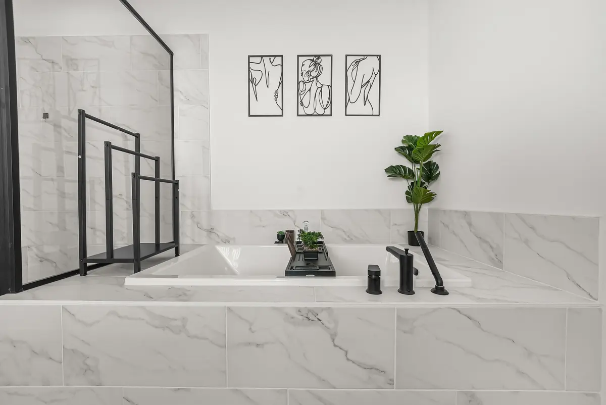 Primary bath with soaking tub