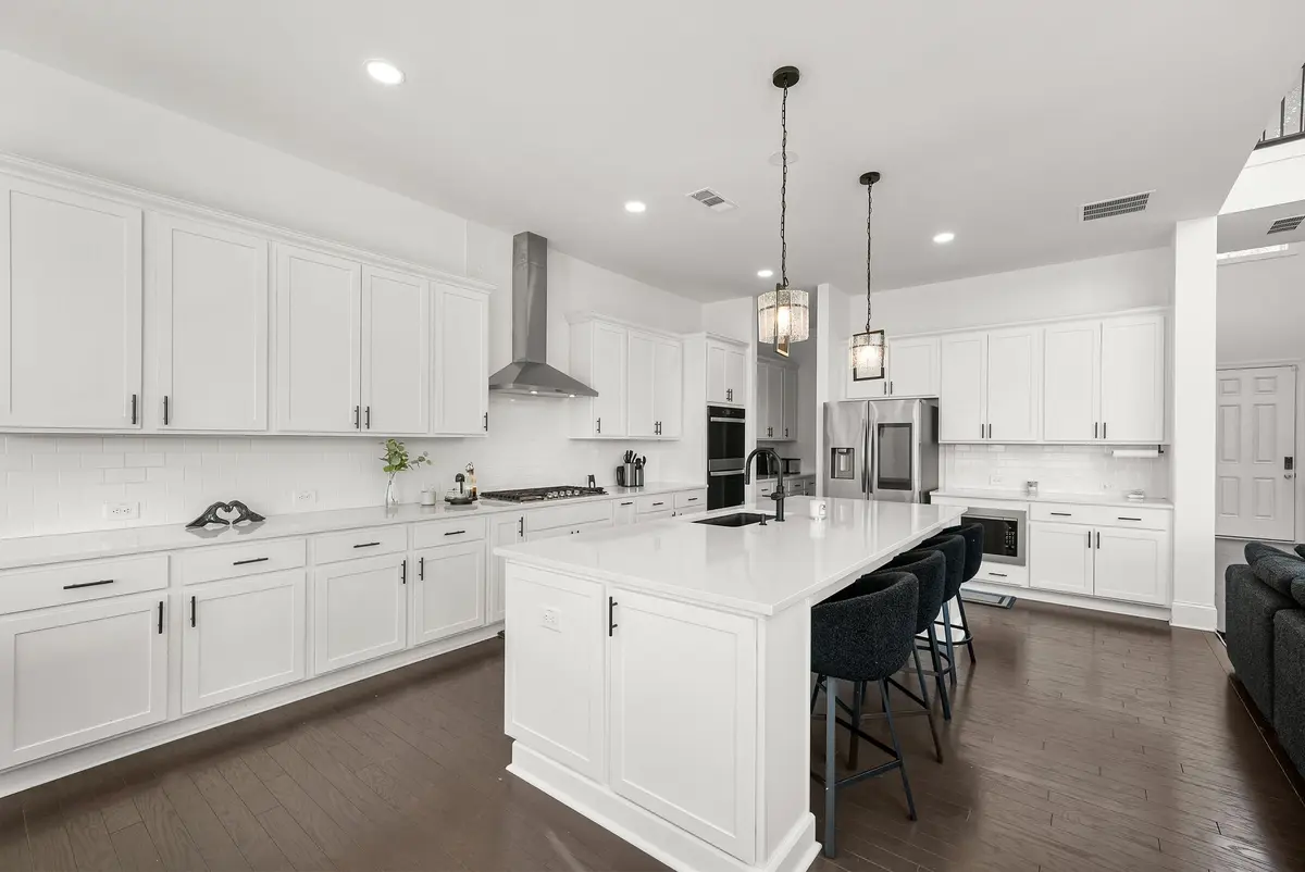 Kitchen with large island